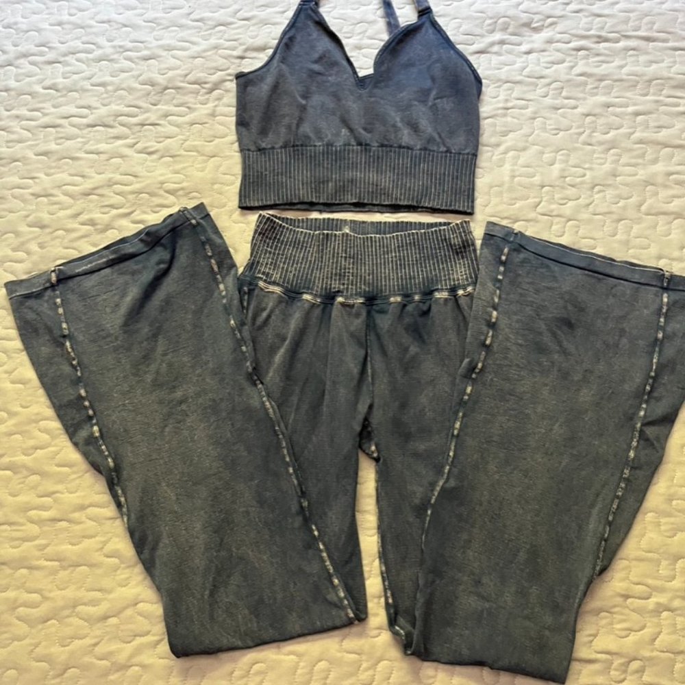 FP MOVEMENT GOOD KARMA SET: Crop top & high-rise leggings in dark navy (M/L)